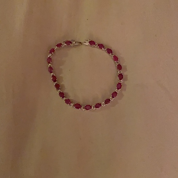 Ruby Bracket - Picture 2 of 9